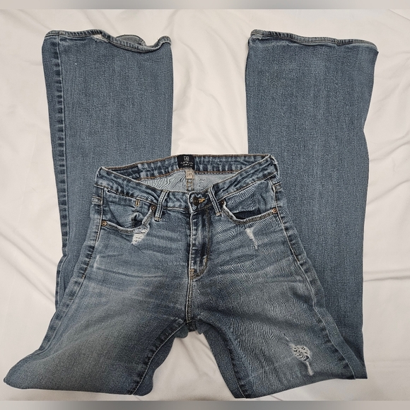 Just Black Distressed Boot Leg Jeans! - Picture 2 of 10